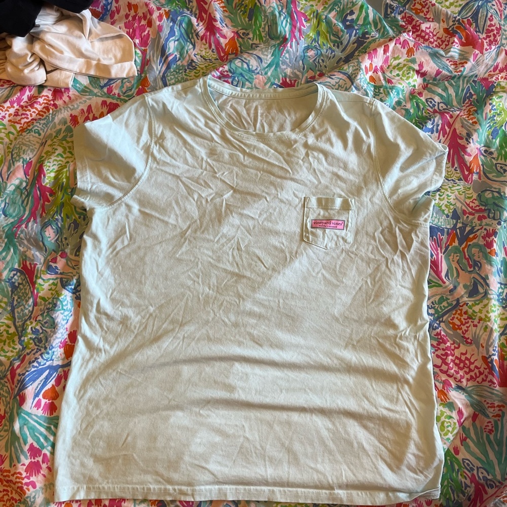 Vineyard Vines T shirt